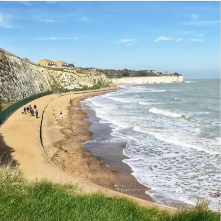 Central, Seaview Apartment, 3 Beds, 2 Baths, Kid & Dog Friendly At The Lookout Broadstairs Exterior photo
