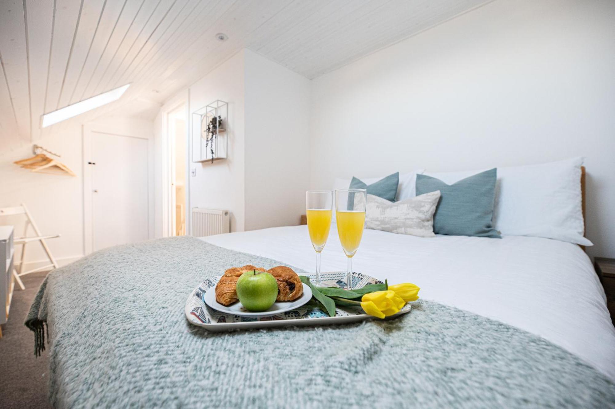 Central, Seaview Apartment, 3 Beds, 2 Baths, Kid & Dog Friendly At The Lookout Broadstairs