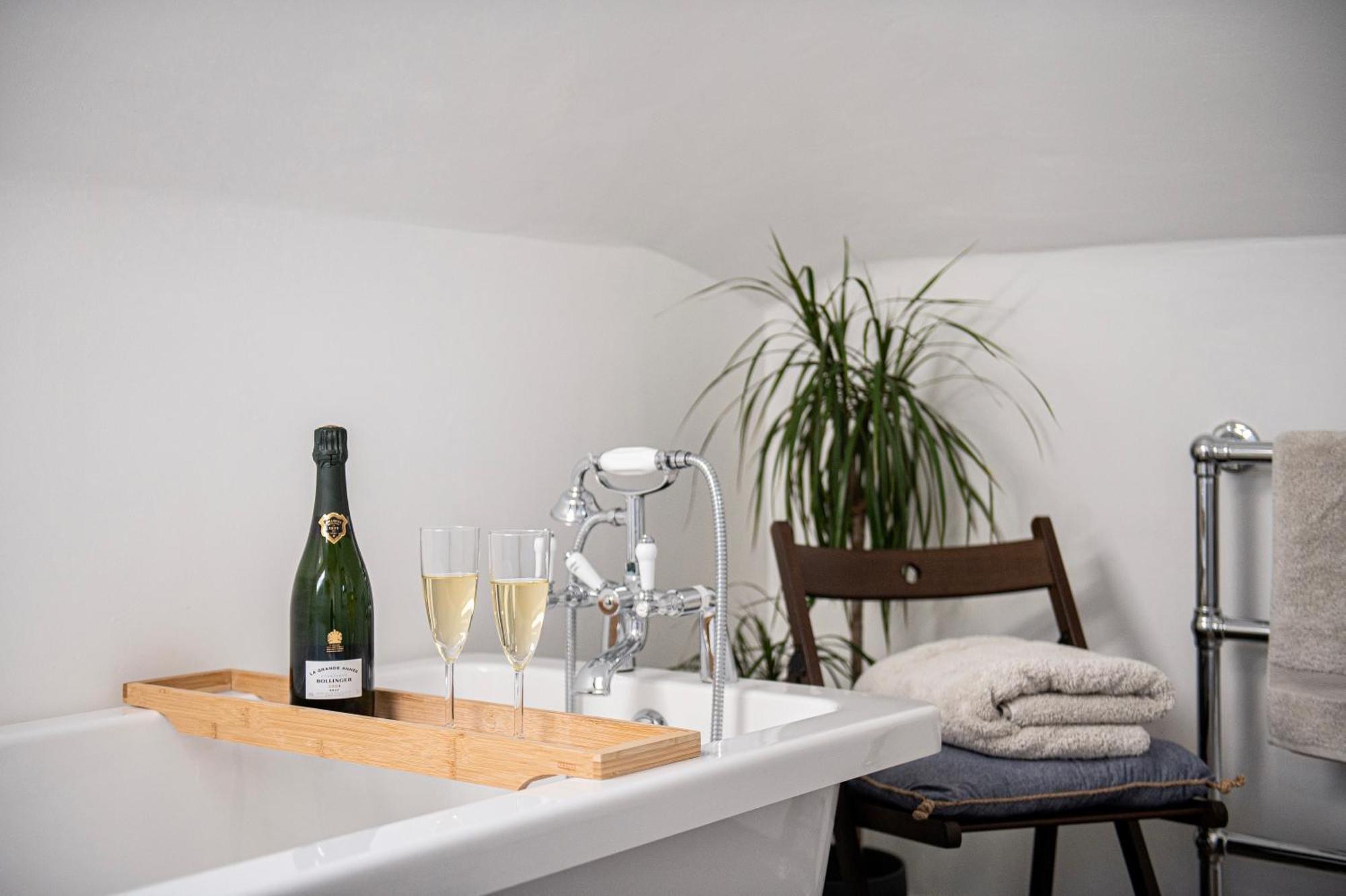Apartment Central, Seaview Apartment, 3 Beds, 2 Baths, Kid & Dog Friendly At The Lookout