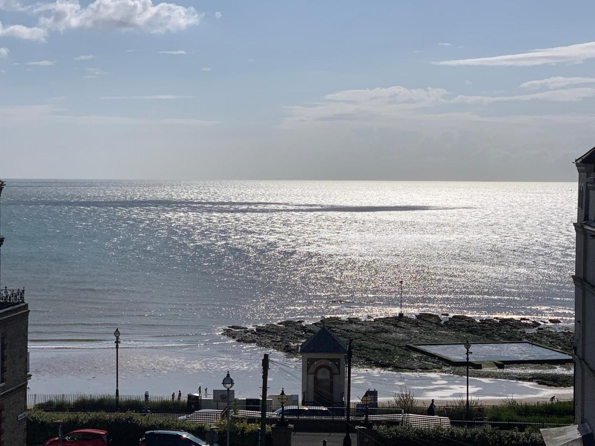 Central, Seaview Apartment, 3 Beds, 2 Baths, Kid & Dog Friendly At The Lookout Apartment