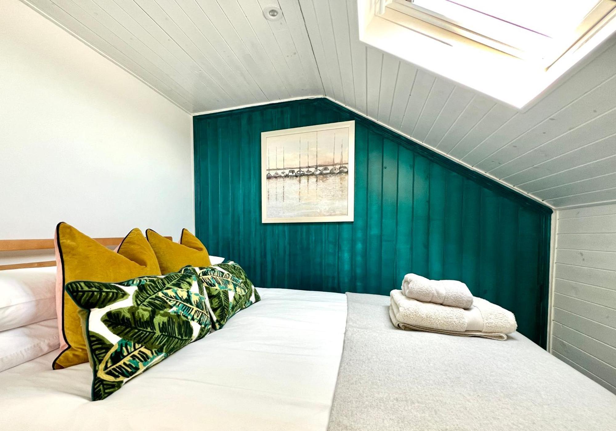 Central, Seaview Apartment, 3 Beds, 2 Baths, Kid & Dog Friendly At The Lookout Broadstairs