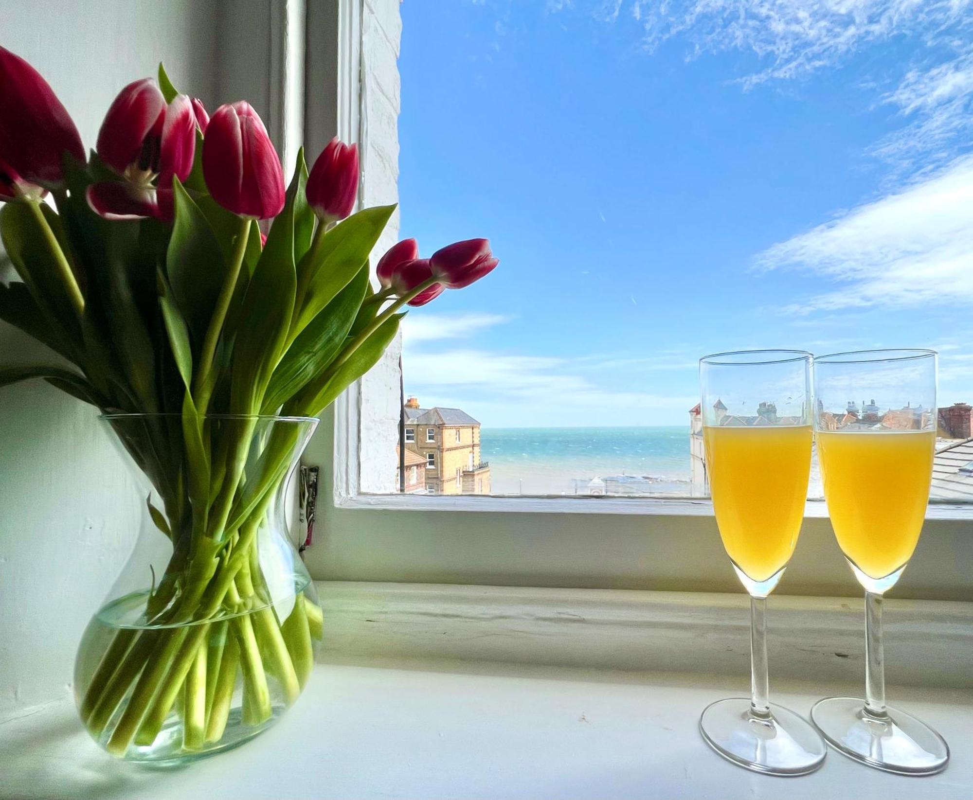 Central, Seaview Apartment, 3 Beds, 2 Baths, Kid & Dog Friendly At The Lookout Apartment