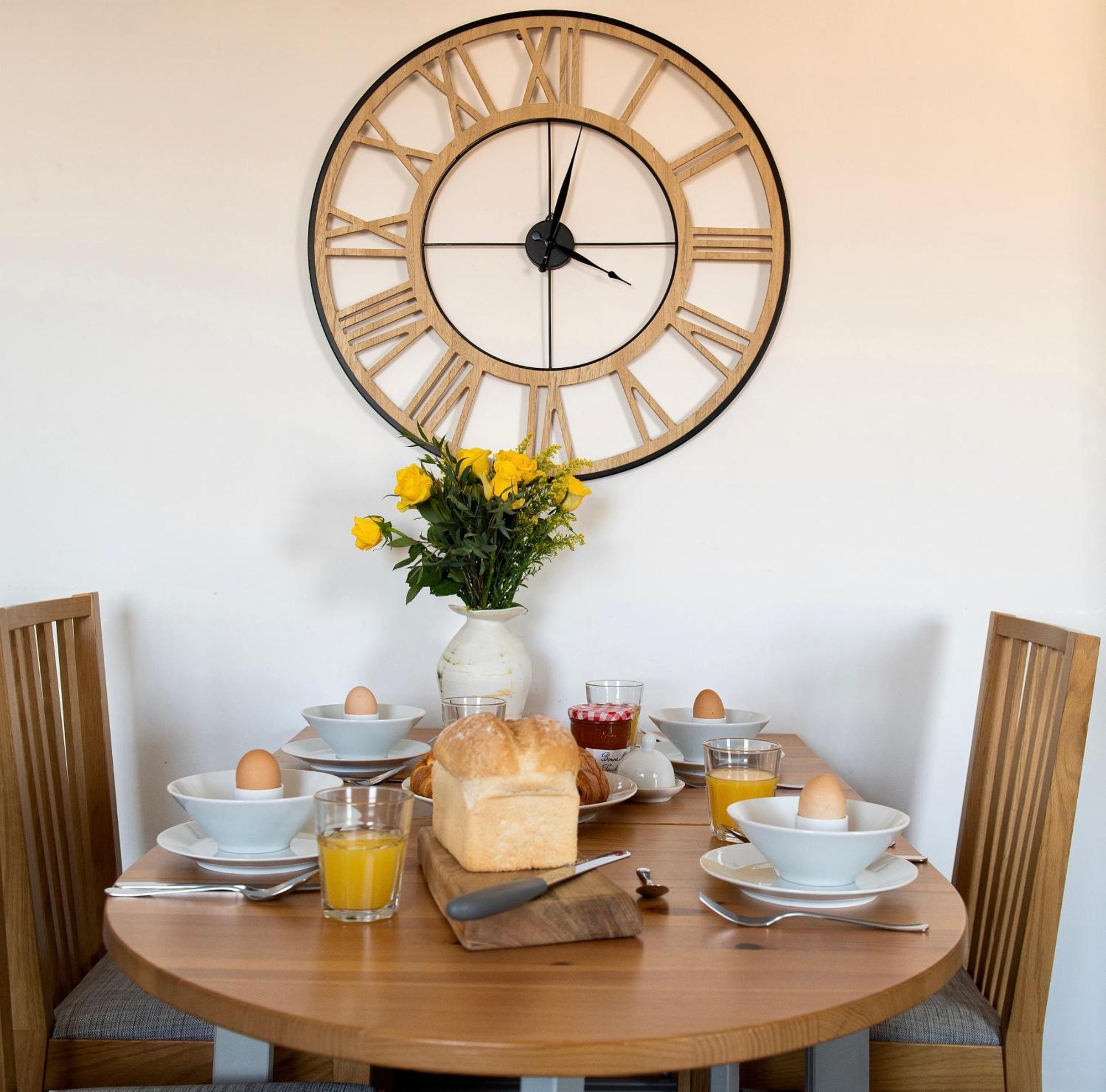 Central, Seaview Apartment, 3 Beds, 2 Baths, Kid & Dog Friendly At The Lookout Apartment Broadstairs
