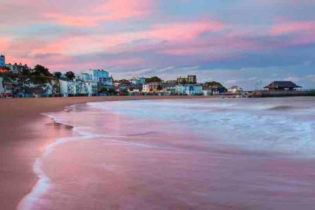 Central, Seaview Apartment, 3 Beds, 2 Baths, Kid & Dog Friendly At The Lookout Broadstairs